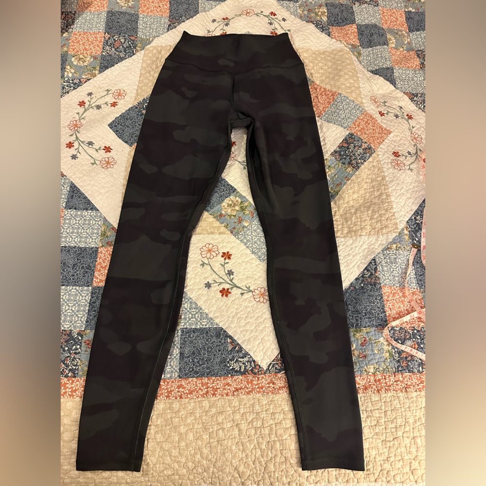 ALO Yoga Dark Green Camouflage Leggings